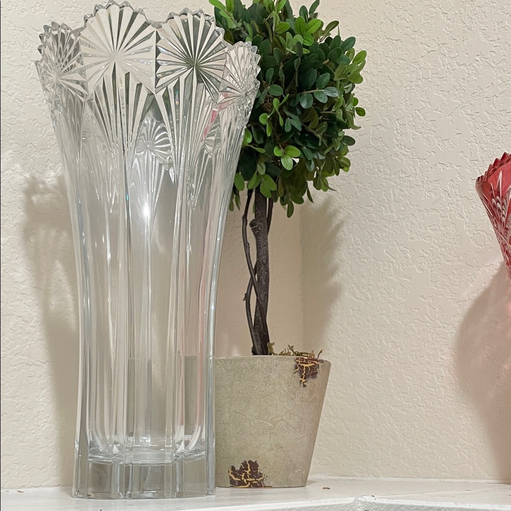 VTG 90’s MIKASA “DUCHESS“ Flair 14”Vase Lead Crystal shark teeth edges Like New